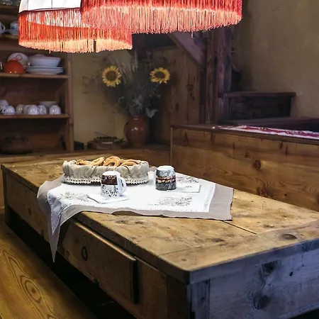 Tipica Casa Di Montagna In Loc. Melignon - Nyaraló
